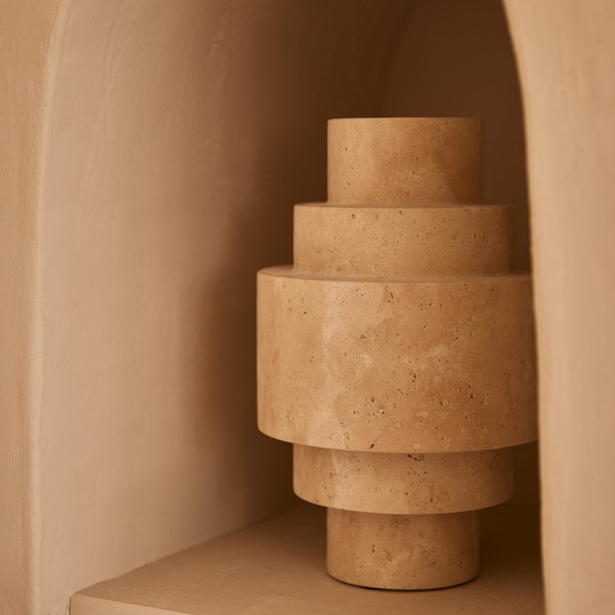 Travertine Agano Vaas L