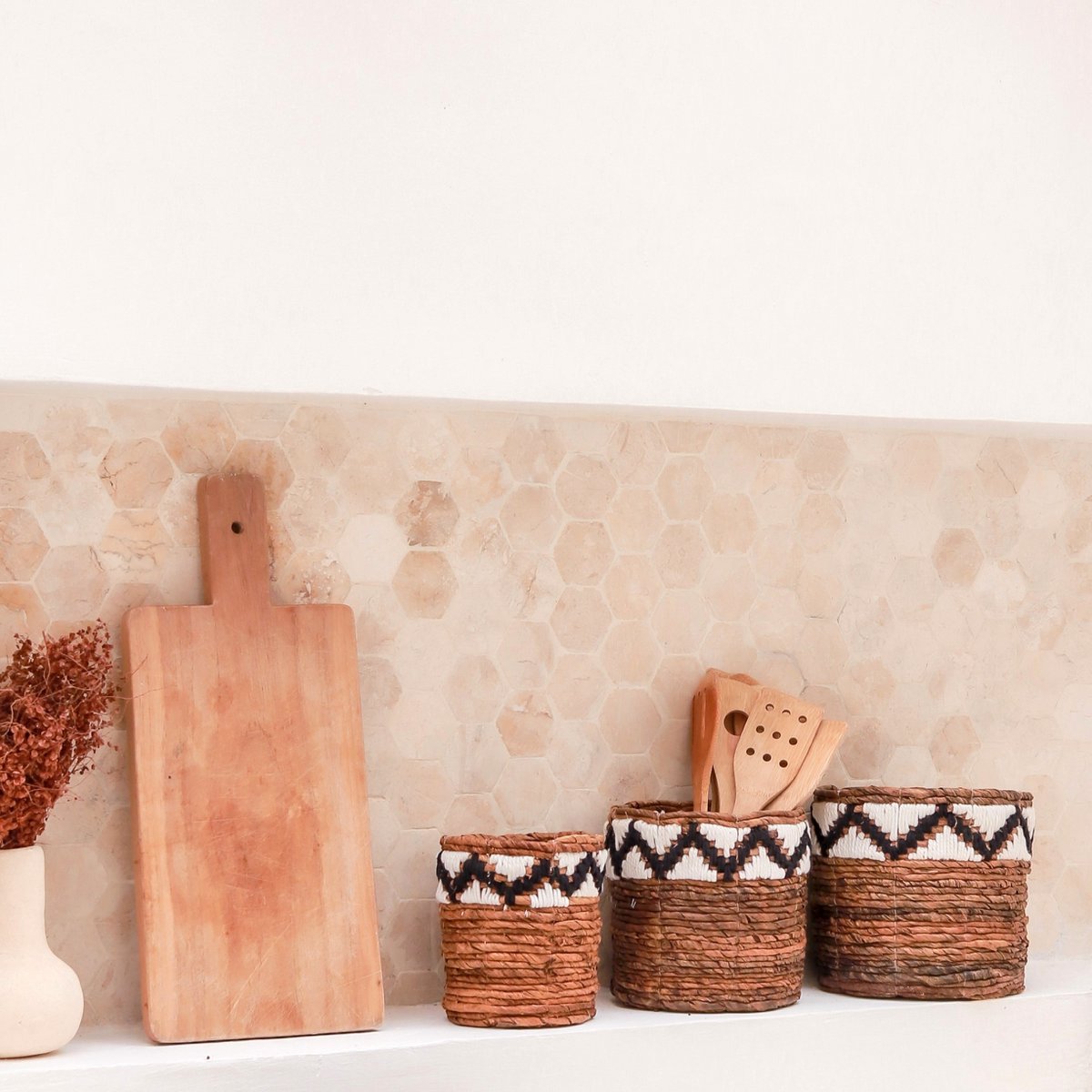 Cesta pequeña redonda para plantas o como cesta de almacenamiento | Cesta Boho Tejida SADARA con Patrón Macramé