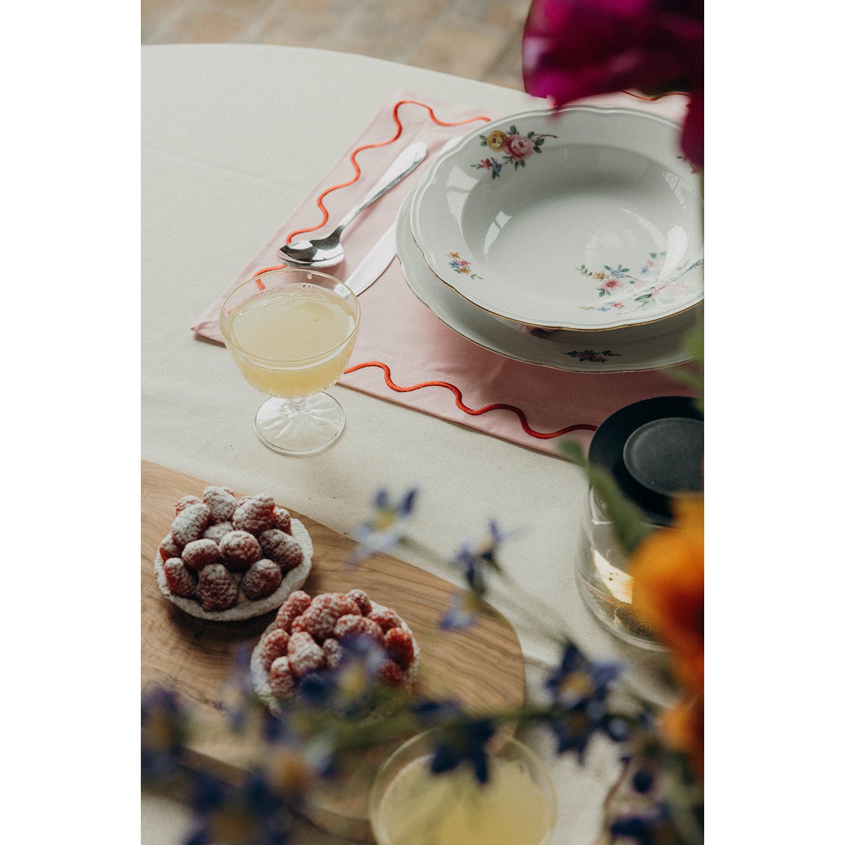 Maude Placemat with wave trim