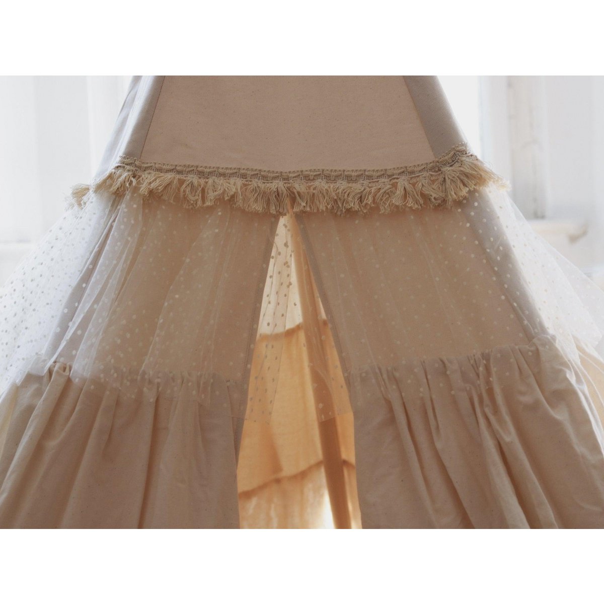 Set „Shabby Chic“ Tipi mit Rüschen und Blättermatte „Weiß“.