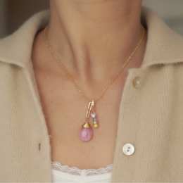 Collier pendentif pierre précieuse rose avec chaîne délicate plaqué or