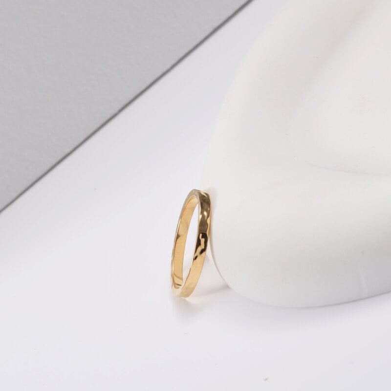 Arlo - Hammered Ring Band