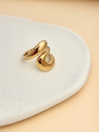 Gouden verstelbare stalen ring met een abstract ontwerp