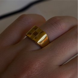 Sacra - Anillo Bloque Cuadros Geométricos Dorado