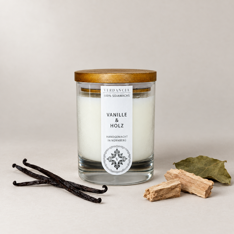 Vanilje og træ | Duftende stearinlys sojavoks – vanilje, patchouli og sandeltræ – varm og hyggelig