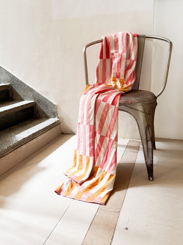 Mojo Pink Jacquard Throw – Blødt børstet bomuld