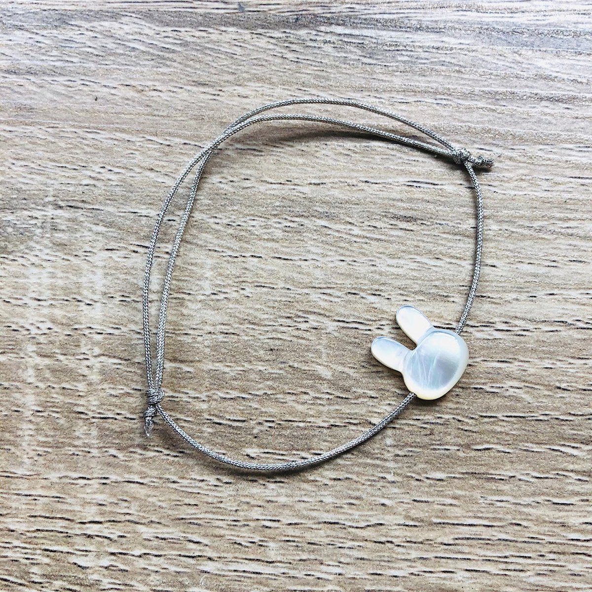 Camille-Kinderarmband aus Perlmutt mit verstellbarer Silberkordel