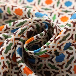 Buntes Seidenschal mit geometrischem Druck Nazarí