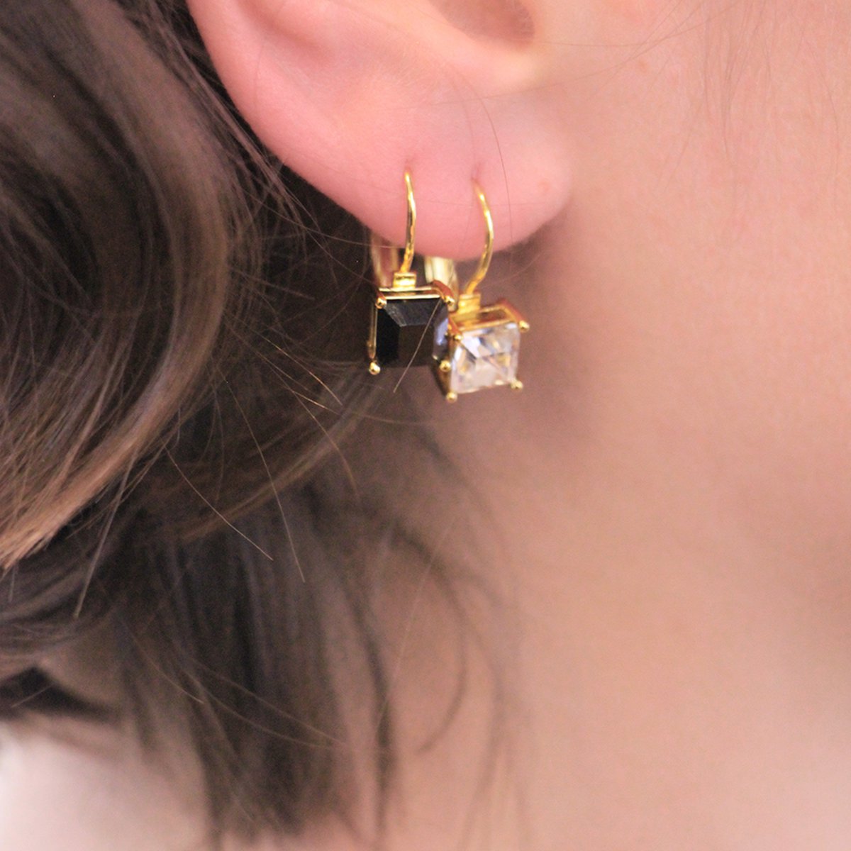Quadratische Ohrringe – Gold und Kristall