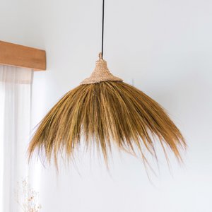 Großer Lampenschirm aus Seegras – Natürliche Pendelleuchte mit Fransen – Boho-Pendelleuchte – Handgefertigte tropische Hängelampe MAWANA (Ø 53 cm)