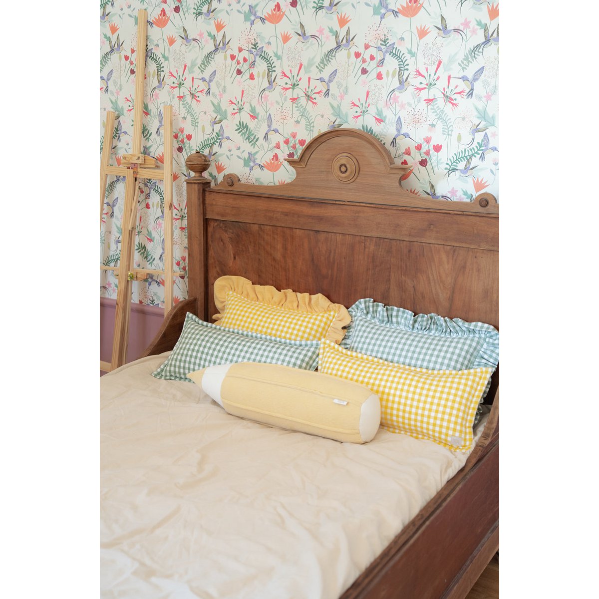 Decorative pillow with ruffle "Sage check"