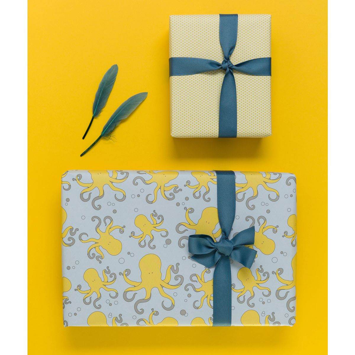 Papier d'emballage bleu clair et jaune avec pieuvre, papier d'emballage pour enfants avec motif de poulpe pour l'anniversaire des enfants, pour les cadeaux pour la naissance ou le baptême -