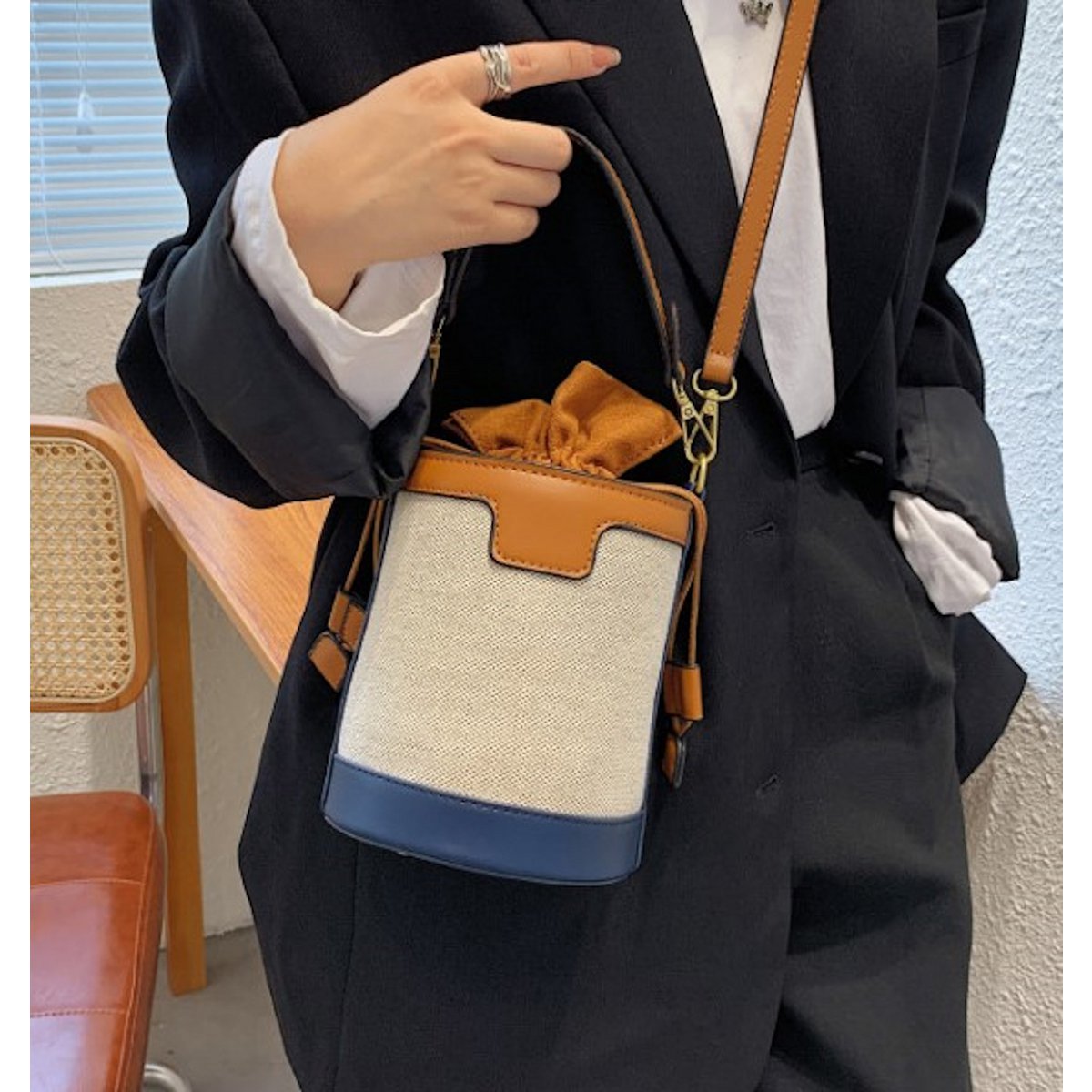 AnBeck Small Bucket Crossbody-håndtaske (2 farvemuligheder)