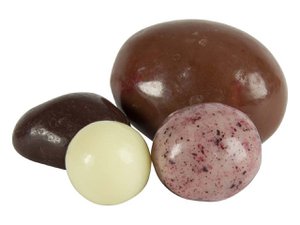Trio aus Blaubeeren, Himbeeren und Erdbeeren in Bio-Schokolade 2,5 kg – Bulk / Vrac / Granulat / Lose
