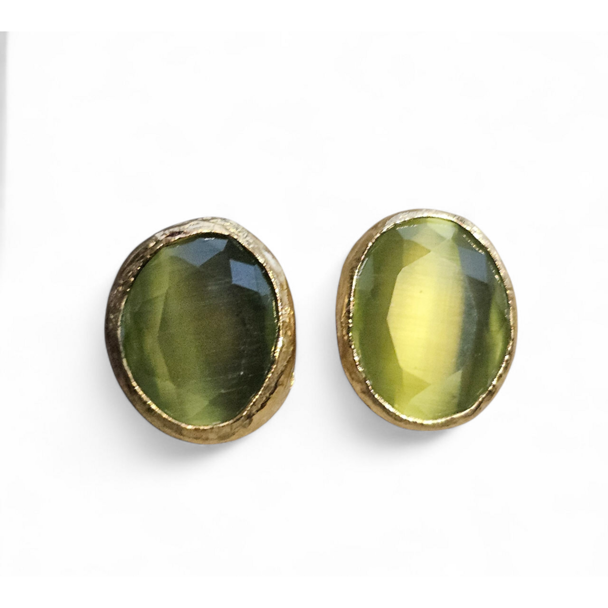 Świecący Stud Oliwkowy