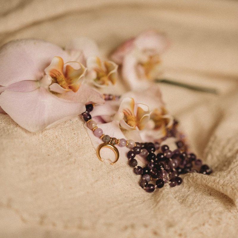 Kissed by Gaia, Mala