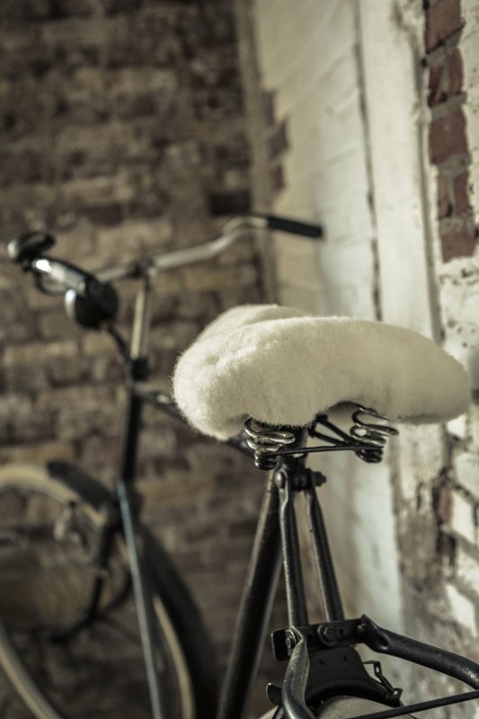 Coprisella per bicicletta in pelle di pecora | 4 colori