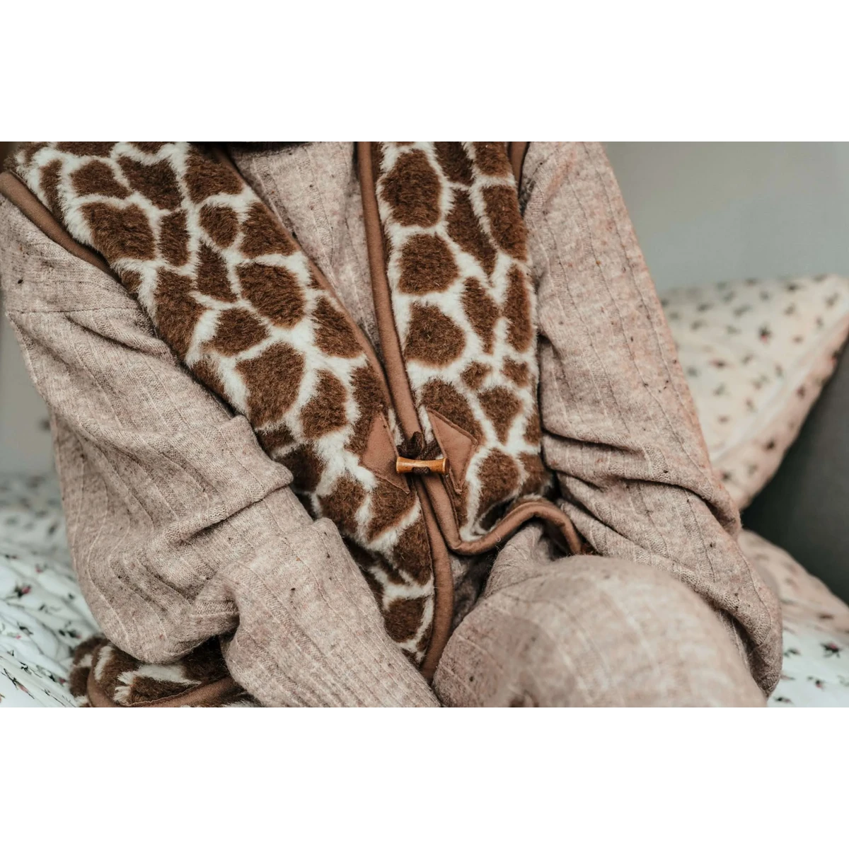 Woolen body warmer – Giraffe – Adults