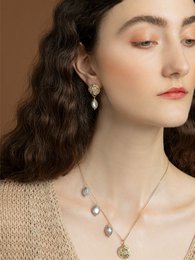 The Lion Earrings With Pearls