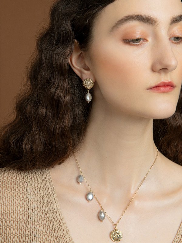 The Lion Earrings With Pearls