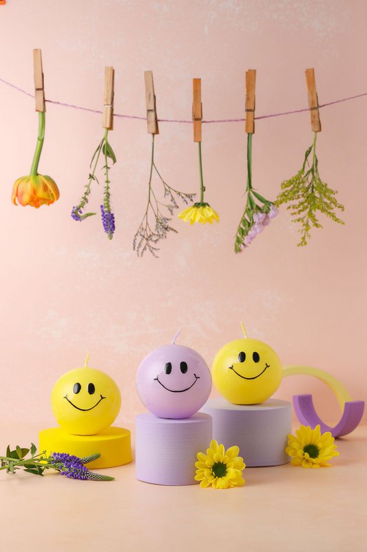 Smiley Kerze - 7,5 cm - Lila
