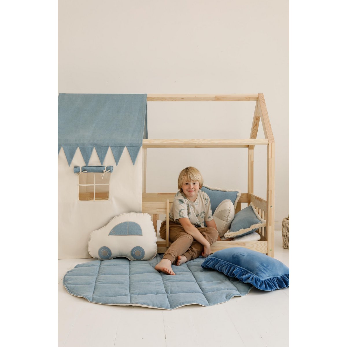 Dosel sobre cama en forma de casita "Jeans", casita para cuna, decoración para habitación de niño, casitas para bebé personalizadas baldaquín