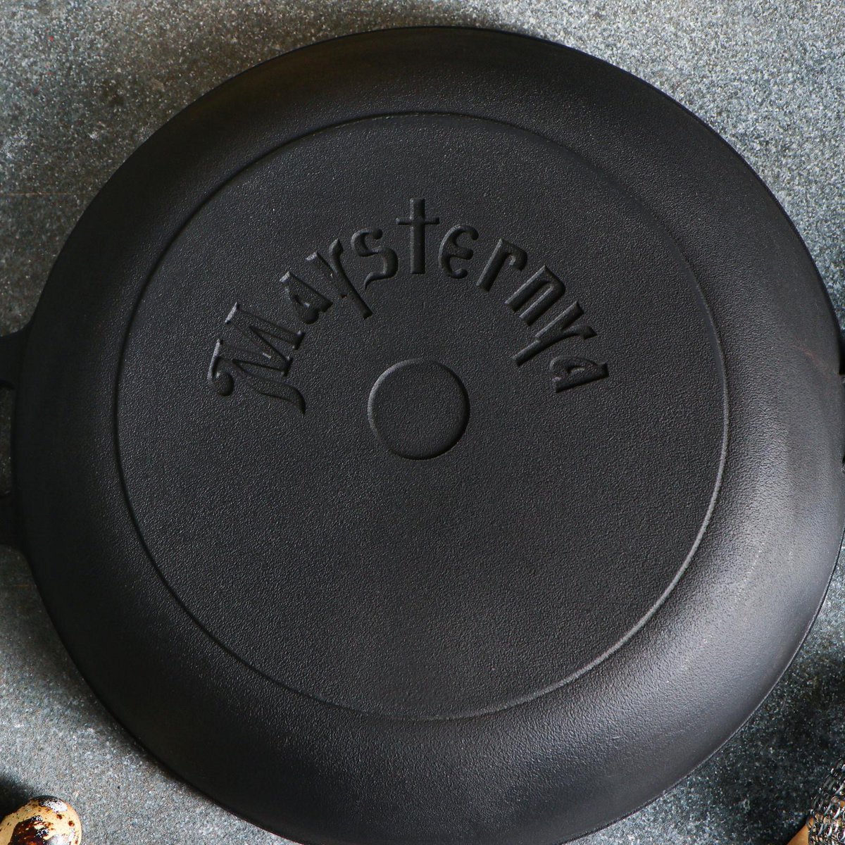 Freing Pan de hierro fundido - Ø 28 x 6 cm - sartén de hierro fundido para todas las fuentes de calor - mango de madera - PFAS - Negro