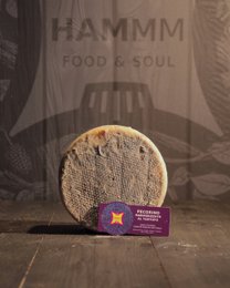 🇬🇧 Pecorino marbled with truffles – artisanal cheese refined with truffles