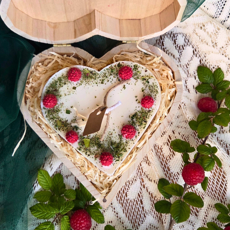 Herz-Geschenkbox, großes Herz mit Himbeeren