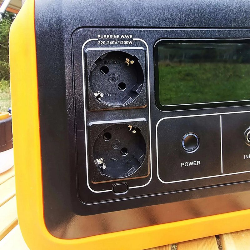 1200WH Nomadic Battery Kit + 2 110W solpaneler