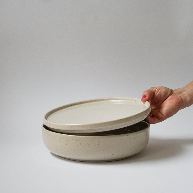 Bowl 22 cm with lid/plate Hollyhock - sand & speckles - 1,000 ml