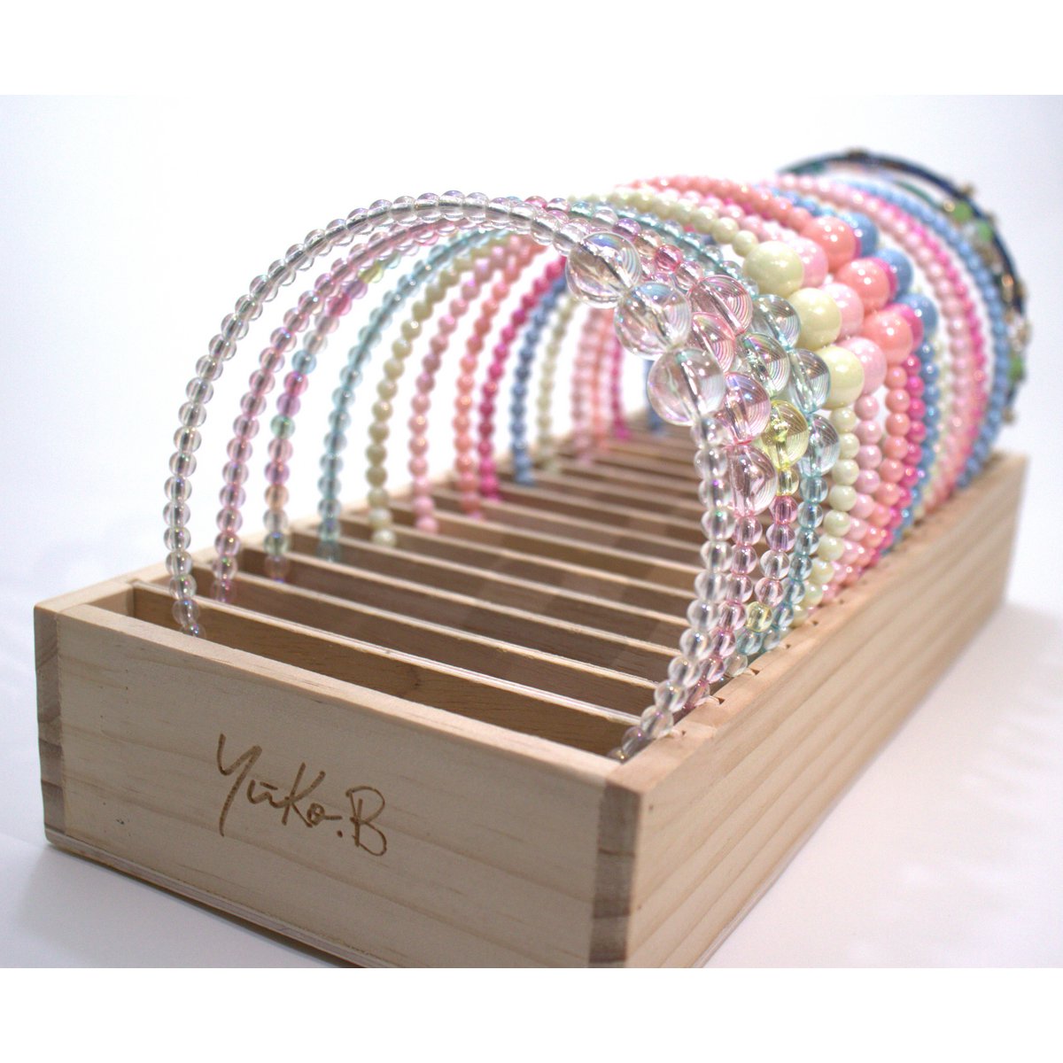 YUKO B HEADBAND OFFER. Wooden display including the entire collection of headbands, 2 per model and 34 in total