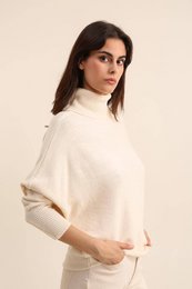Cozy turtleneck sweater in a blend of premium fabrics including 10% cashmere, 20% polyester, 20% polyamide, and 50% viscose. Available in a range of versatile colors including gray, fir green, black, blue jeans, navy, royal blue, and mole.