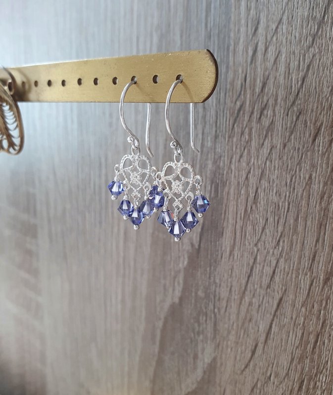 Orecchini in filigrana a cuore rodiato e tanzanite