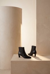 LINDA BLACK – Puntige nappalaarzen met hak