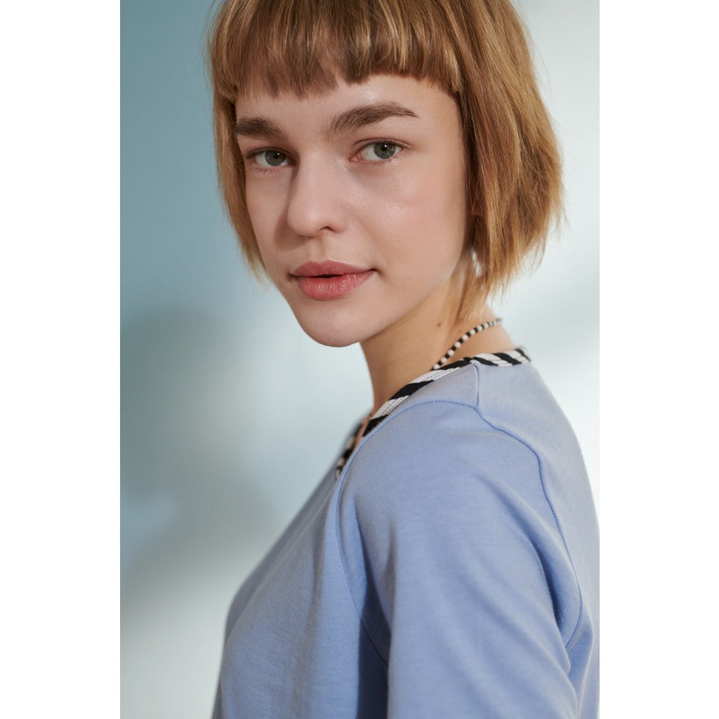 Balthasar t-shirt in lavendelblauw met gestreepte bies voor dames