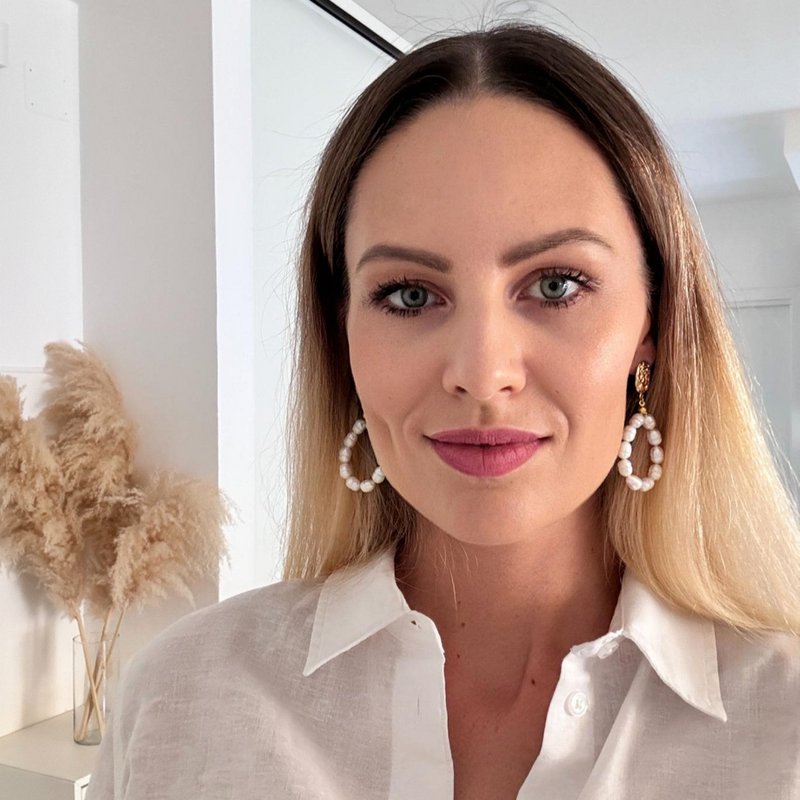 MINDY – Drop Earrings with Gold River Pearls