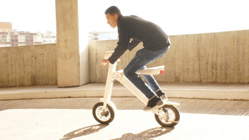 Der offizielle exklusive Cruzaa E-Scooter Racing White
