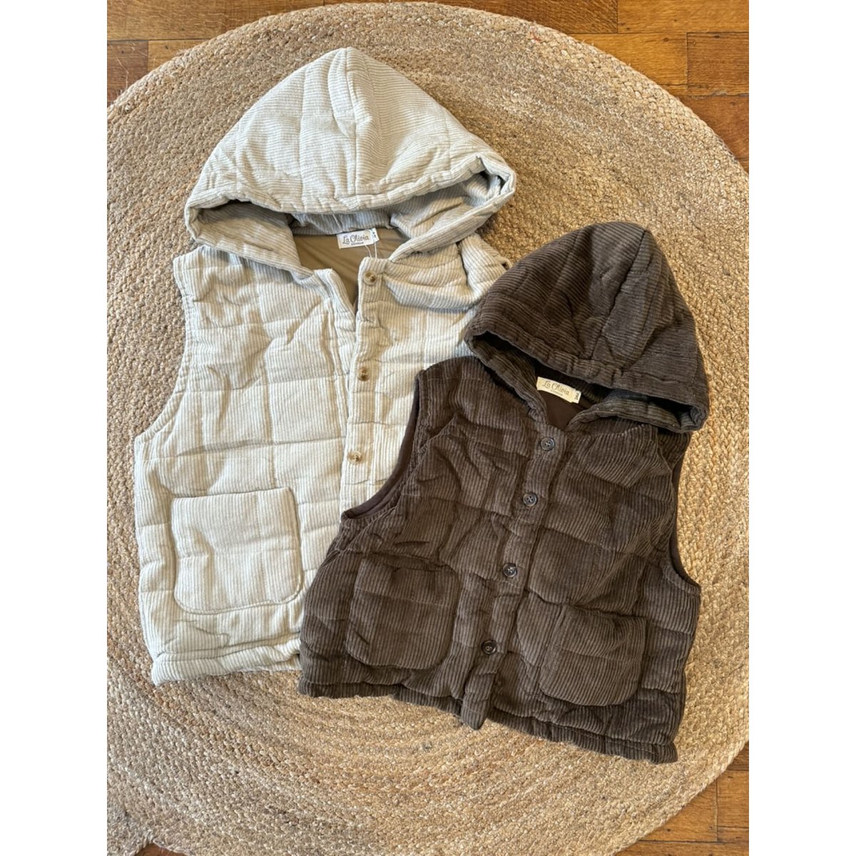 Chaleco con capucha August (unisex)