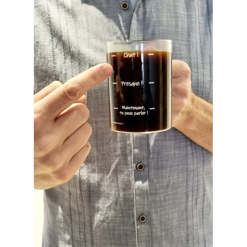Lustige Tasse, um im Büro ruhig zu sein