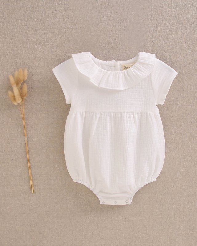 White Baby Boys 'White Chiffon Baby Romper med ruffle krave M92-21510134