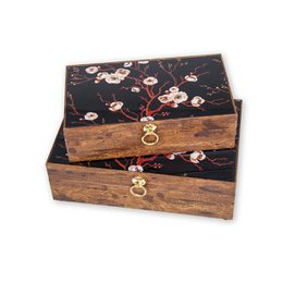  A set of 2 wooden jewelry boxes with a floral oriental design in dark colors. The boxes have a rectangular shape and measure 32x20x10 cm and 30x18x7 cm.