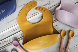 Silicone bib yellow 30x23 cm Little Isabelle Rose