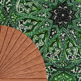 Ventilador de manos de seda verde con madera turca