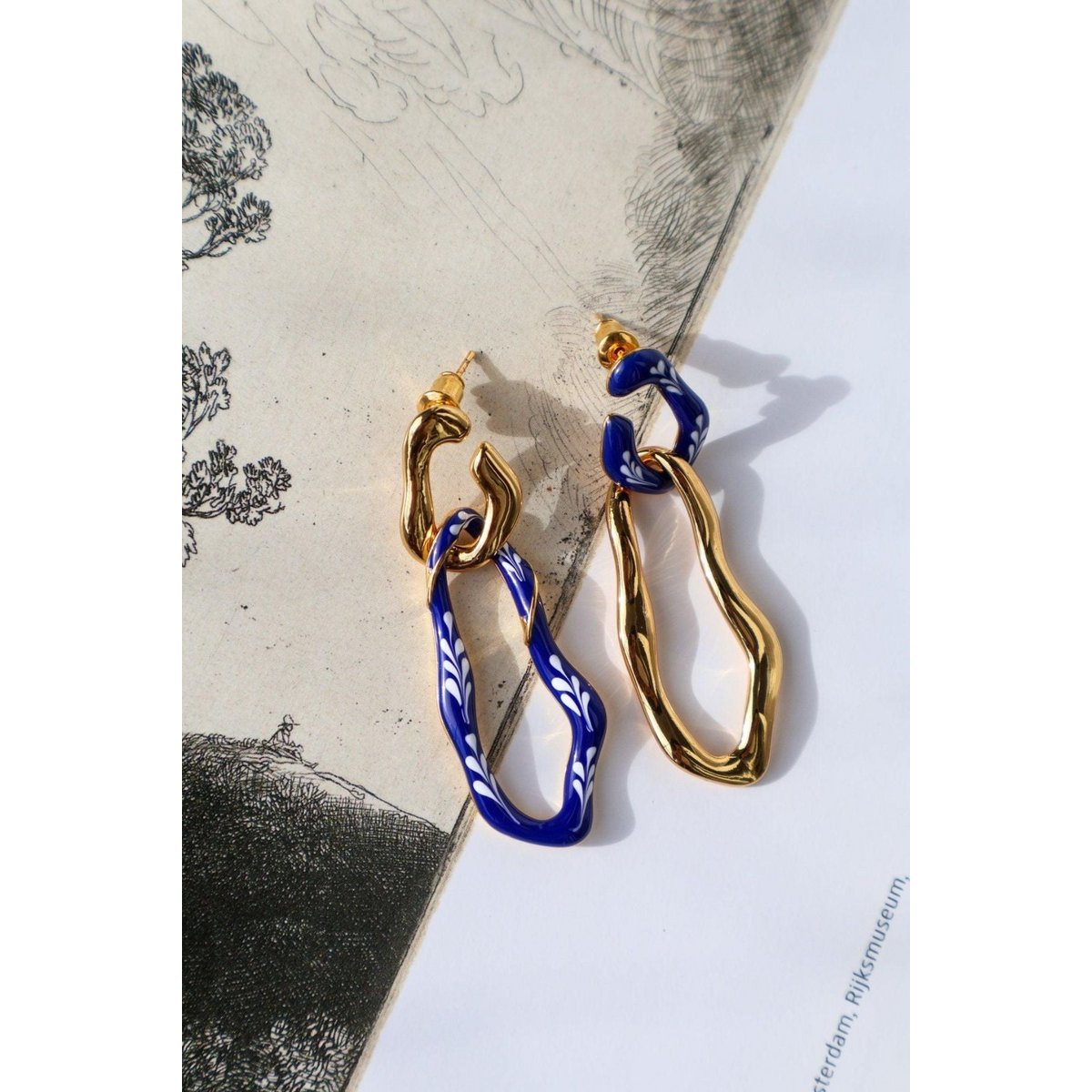 Varia Enamel 2-in-1 Earrings — White