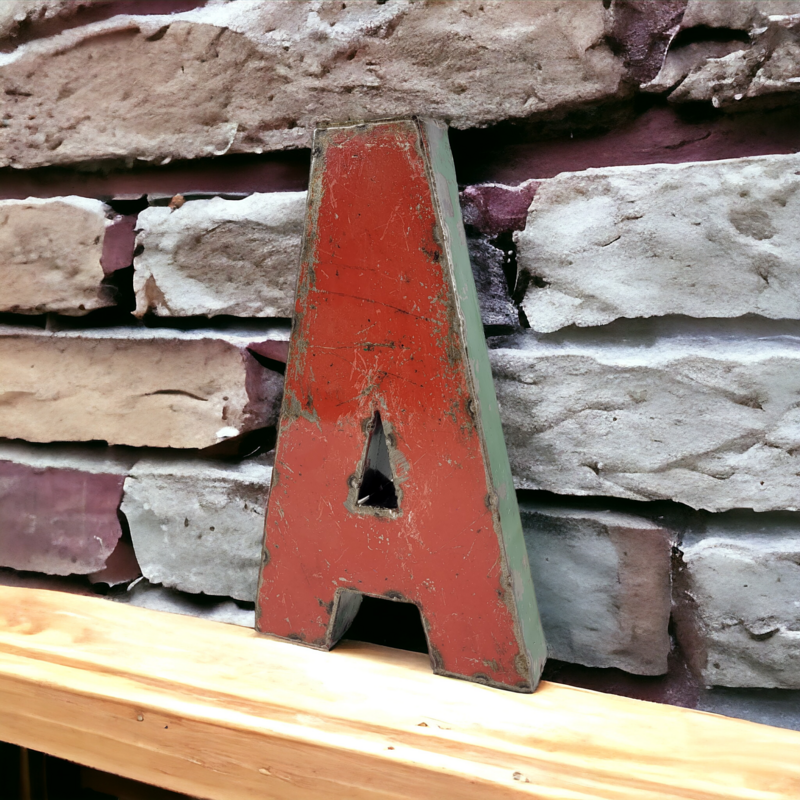 Lettera "A" realizzata con barili di petrolio riciclati | 22 o 50 cm| colori differenti