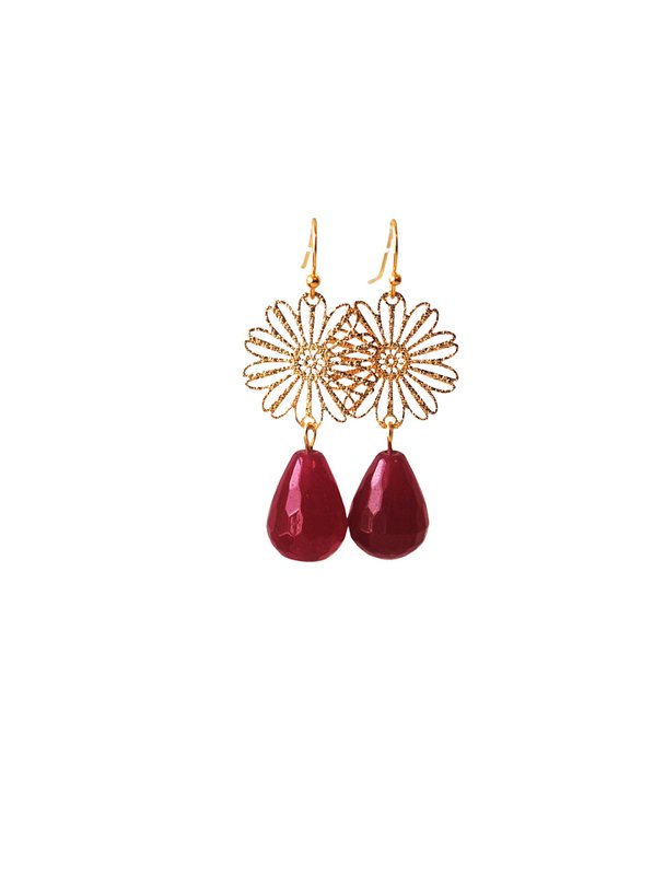 Oorbellen met tussenstuk bloem goldplated en druppel agaat cerise