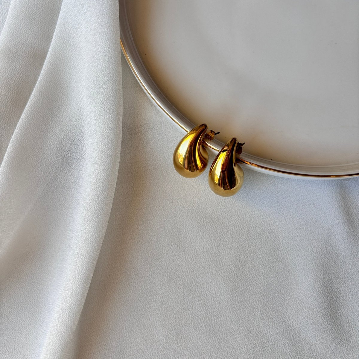 Goccia Bold – Boucles d'oreilles lobe goutte dorées
