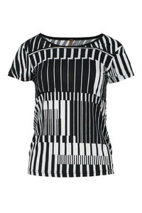 Top negro con detalle de estampado de manga corta