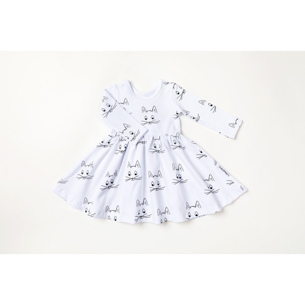 Vestido de manga larga con Felia la gata